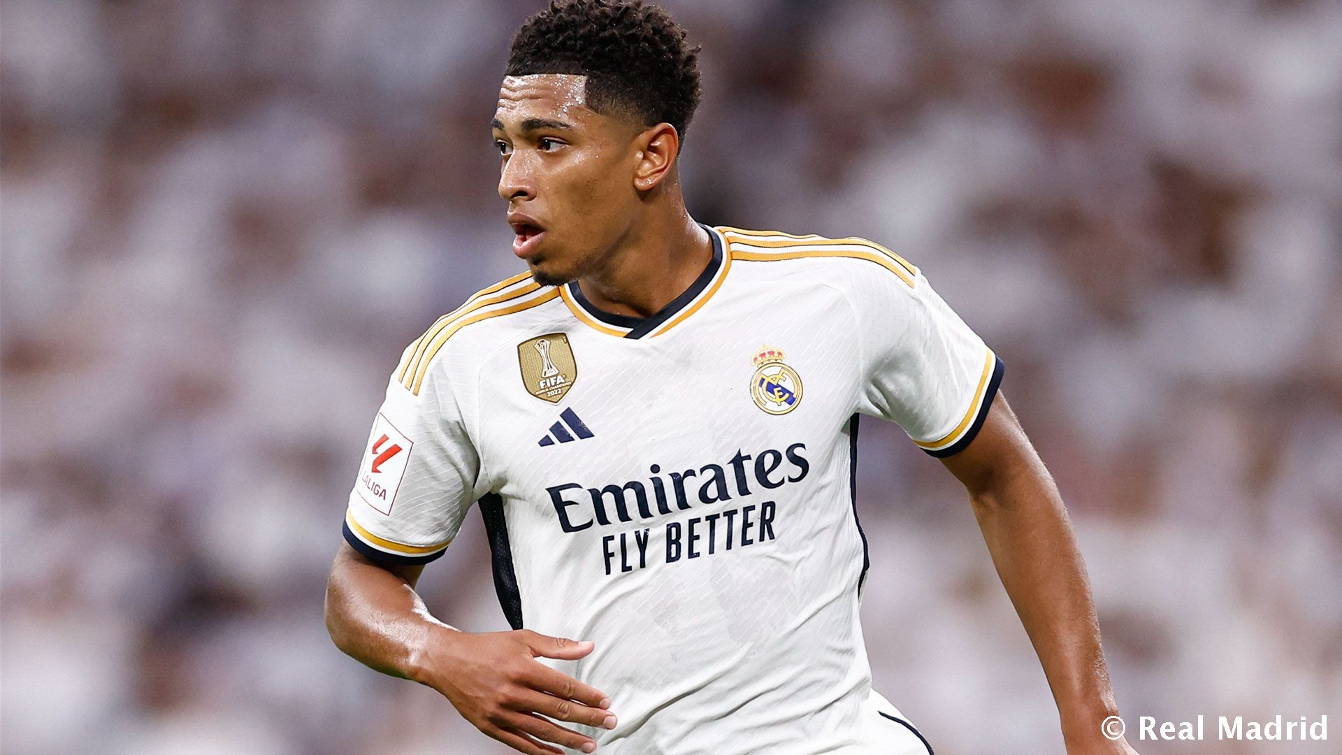 梅西职业生涯获得13座联赛冠军：西甲10冠、法甲2冠、美职联1冠（梅西生涯联赛13冠：西甲10冠、法甲2冠、美职联1冠）