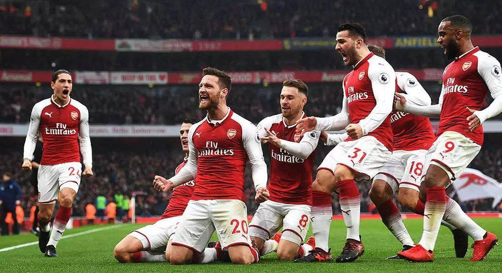 阿根廷比赛发生大规模冲突，警方介入并对球员使用辣椒水（阿根廷赛场冲突升级：警方介入并对球员使用胡椒喷雾）