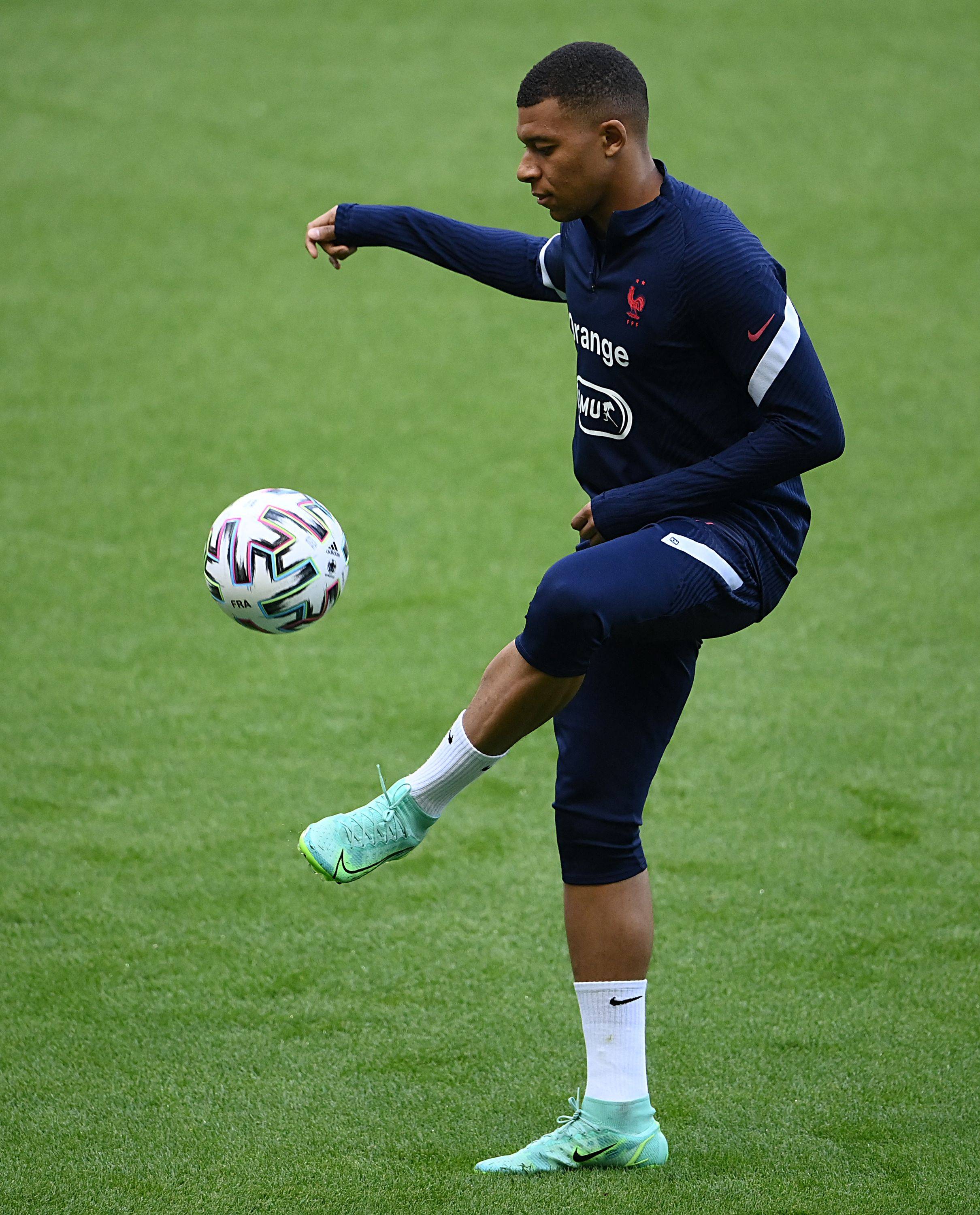 拜仁慕尼黑主场轻取勒沃库森（拜仁主场轻松击败勒沃库森）