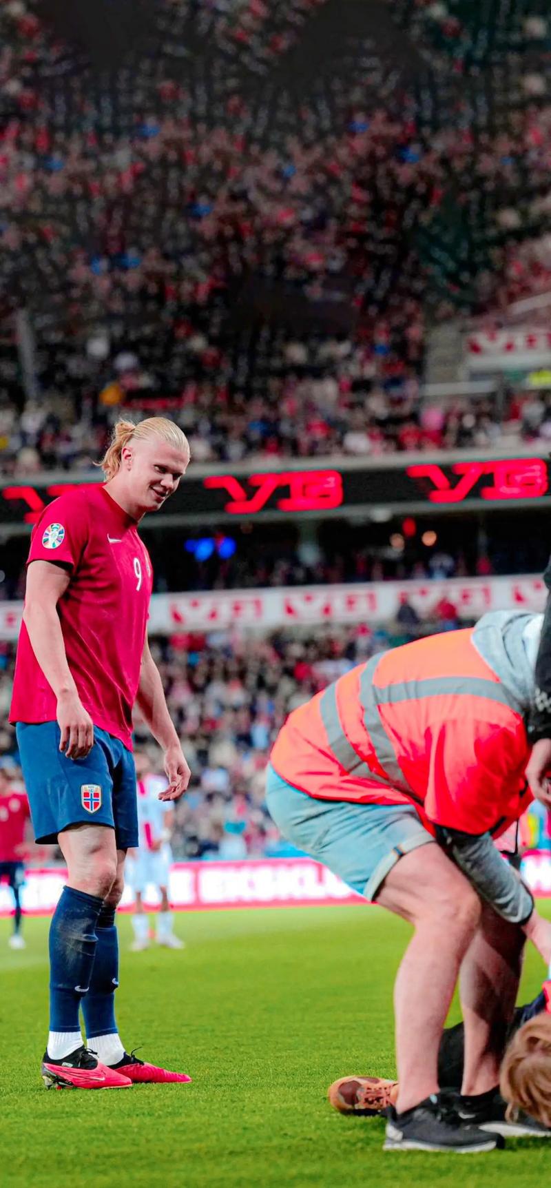 北京女排17岁副攻金佳宝排超首秀表现亮眼（北京女排17岁新星金佳宝排超处子秀惊艳全场）