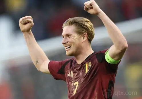 意甲爆笑剧场：绿黑小旋风VS紫百合魔法团，今晚谁家厨房不冒烟？（意甲欢乐夜：绿黑旋风战紫百合魔阵，今夜哪家锅先开？）