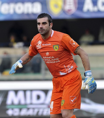 阿尔巴达成迈阿密百场里程碑，获赠纪念球衣+全队合影庆祝（阿尔巴迈阿密百场达成：获赠纪念球衣，与全队合影庆祝）