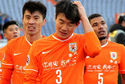 摩纳哥1-0客胜十人博德闪耀，巴洛贡一锤定音，甘德森直红（摩纳哥1-0客擒十人博德闪耀：巴洛贡定胜局，甘德森直红）