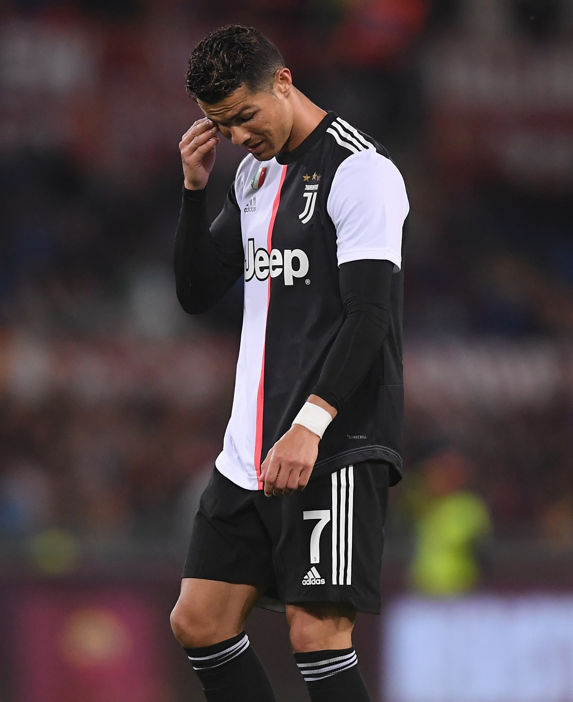 WTT香港总决赛：孙颖莎因伤退赛，蒯曼晋级决赛（WTT香港总决赛：孙颖莎伤退，蒯曼闯入决赛）