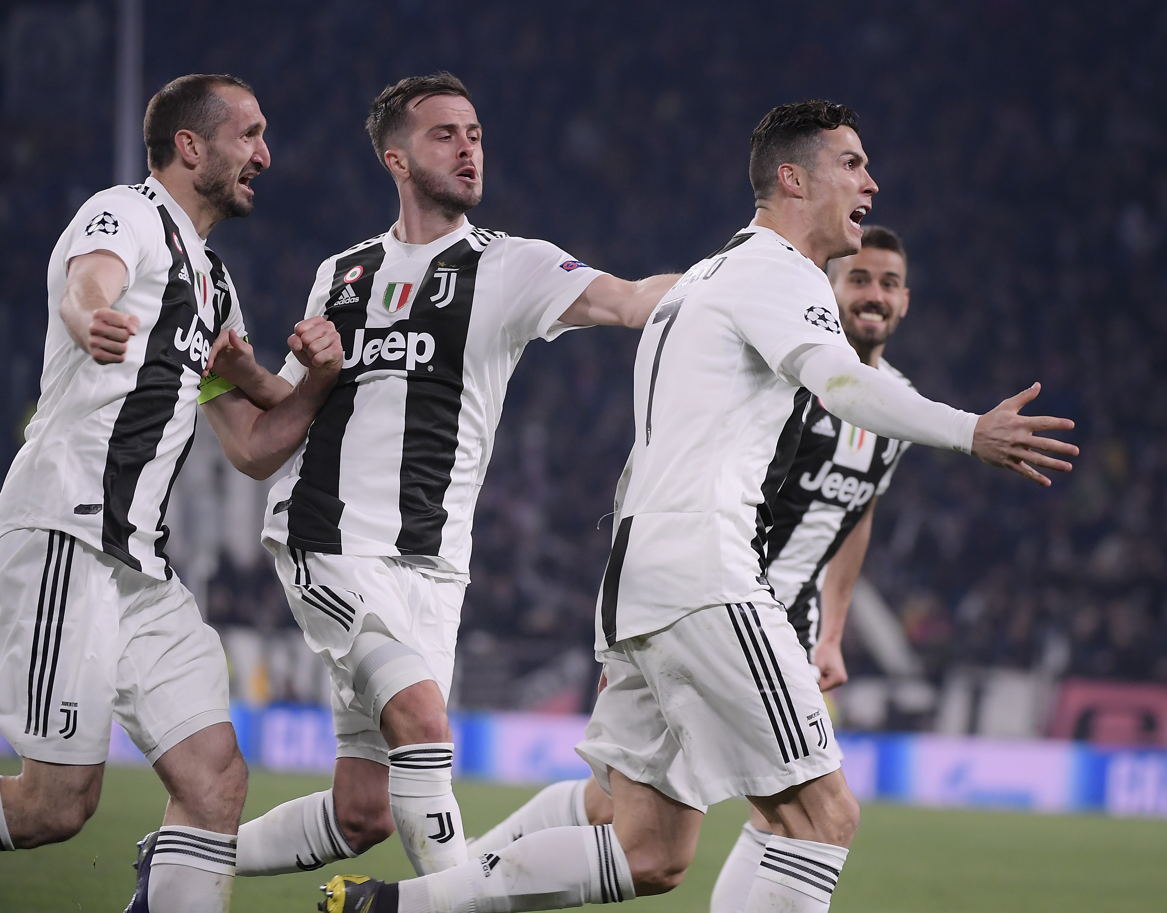 萨基：看好罗马夺得意甲冠军，俱乐部应尽力满足加帅的需求（萨基：罗马有望夺得意甲，俱乐部须尽力满足加帅需求）