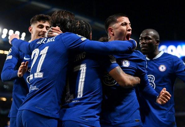 爱德华兹半场15分3助攻，森林狼命中9记三分仍落后10分（爱德华兹半场15+3，森林狼投进9记三分仍以10分落后）