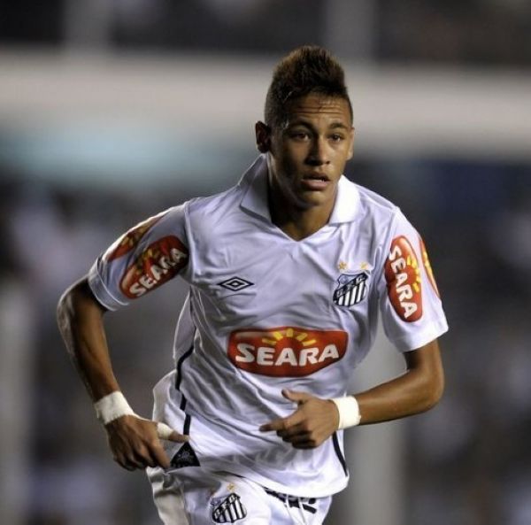 凯尔：比赛中阿德耶米被挑衅但保持了冷静，这说明他又成长了（凯尔：阿德耶米在比赛遭挑衅仍冷静应对，体现了他的又一次成长）